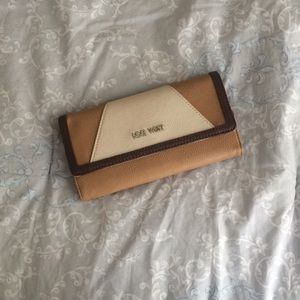 Nine West wallet
